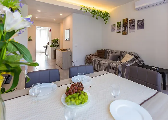 Guesthost - Milano Business Balcony Flat