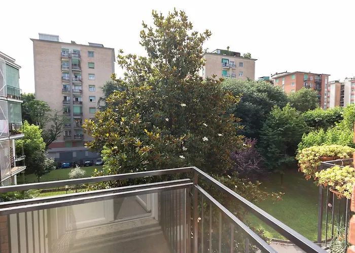 Guesthost - Milano Business Balcony Flat